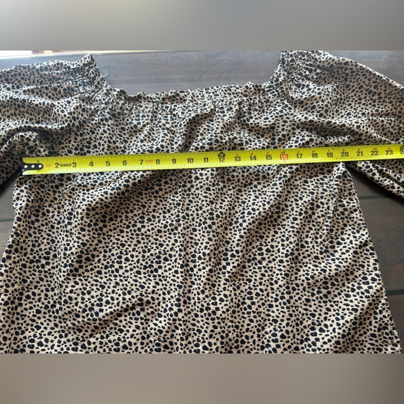 NWOT Animal Print off the shoulder Linen Blouse! - Picture 4 of 7